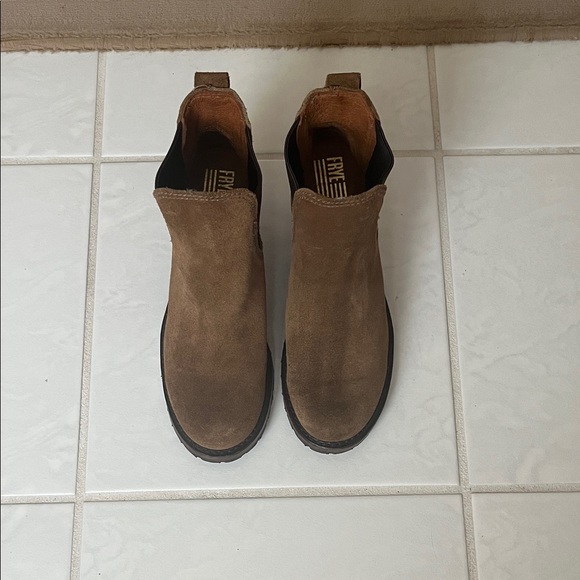 Frye Sabrina Women's Suede Leather Chelsea Short Ankle Boots - Picture 1 of 5